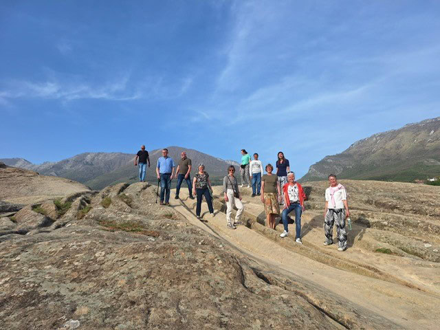 Verslag Albanië reis 13 – 20 april 2026 De deelnemers aan de Albanië reis genieten volop! Het is prachtig weer en met elkaar hebben ze het goed. Gister zijn inkopen gedaan om vele dozen te vullen met goed voedsel. Meer dan 40 grote dozen zijn uitgedeeld aan de gezinnen die dit nodig hadden. Ook is [&hellip;]